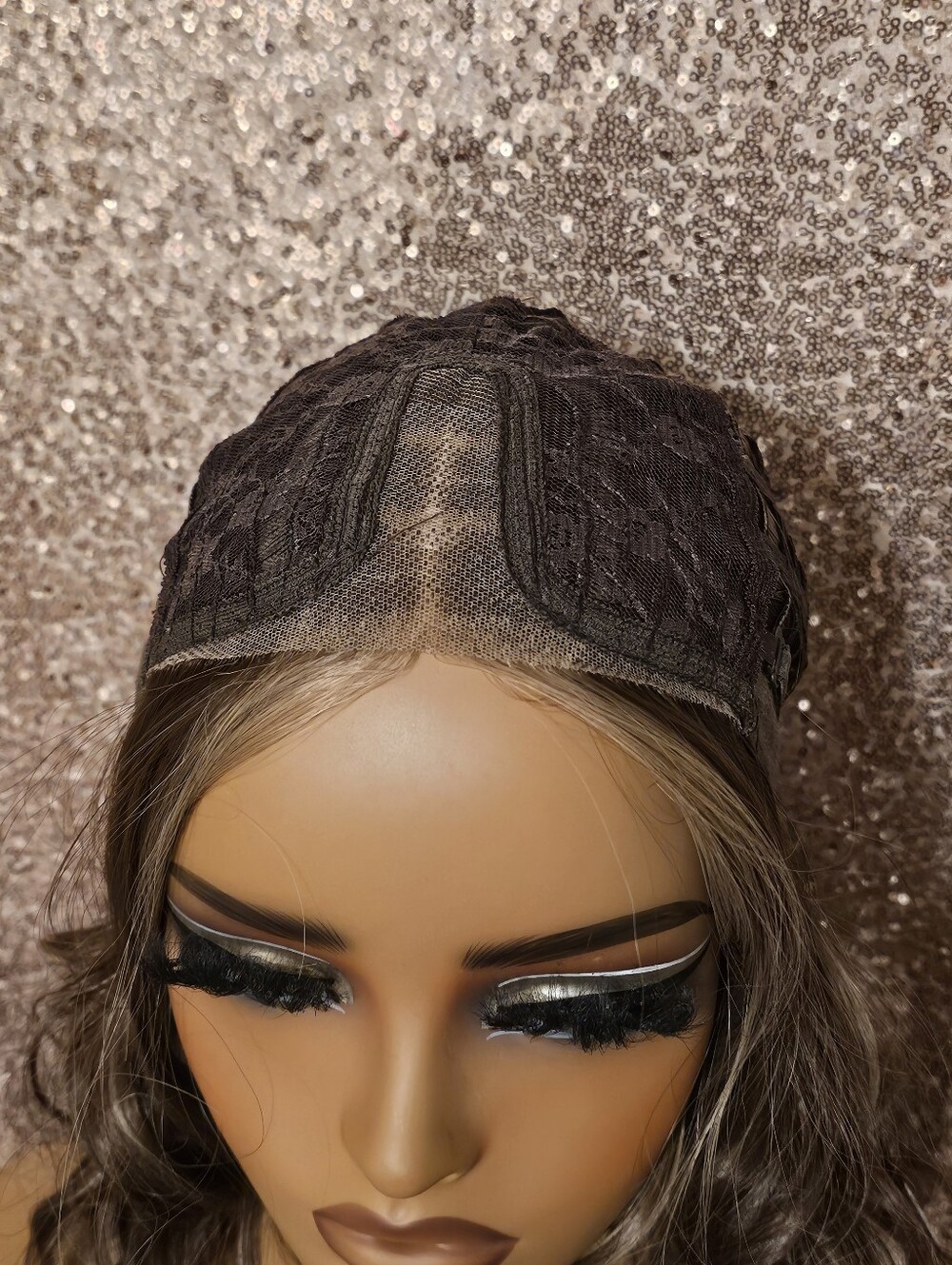 Wig - Picture 4 of 6